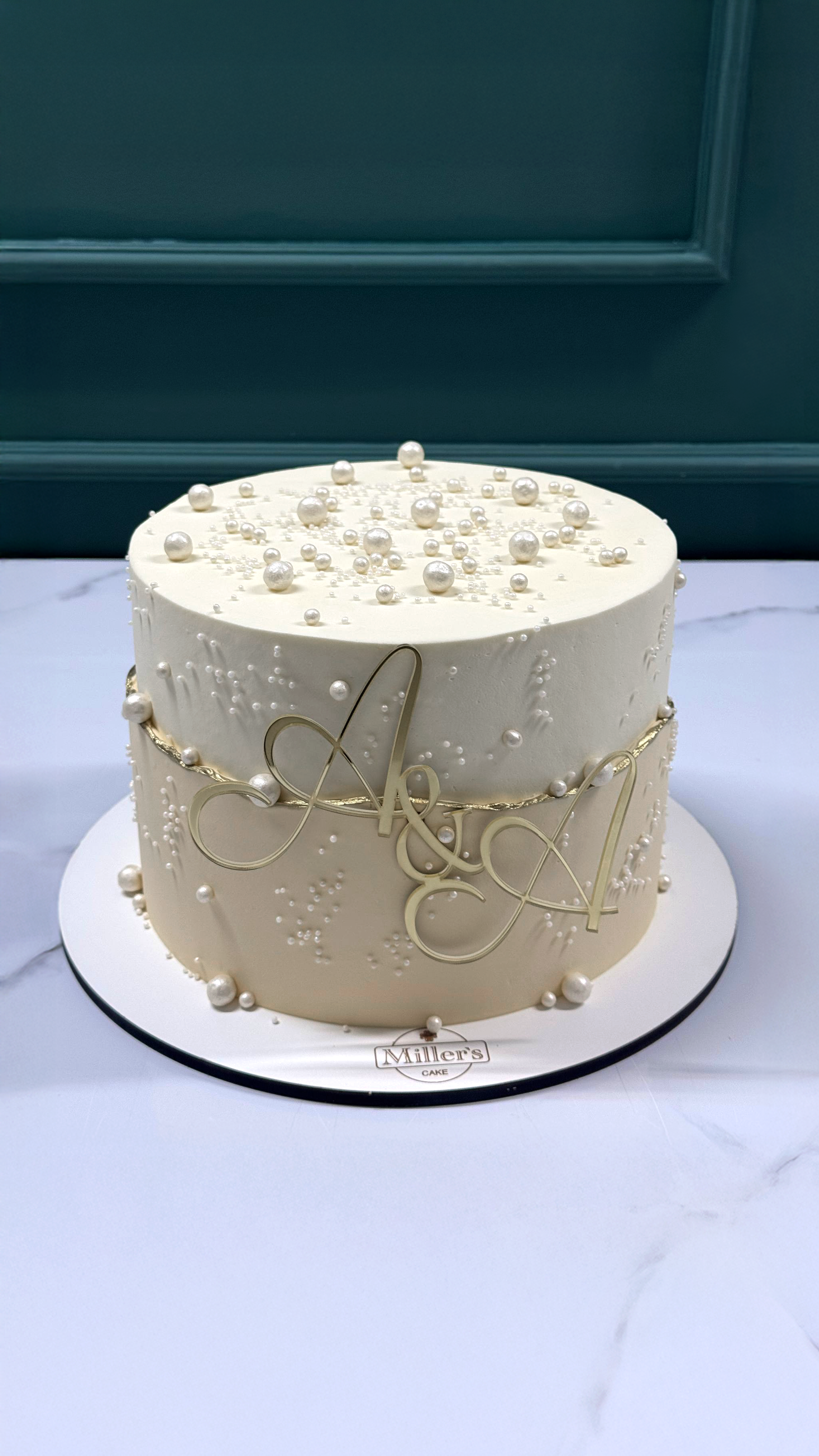 Elegant Pearl Wedding Cake 