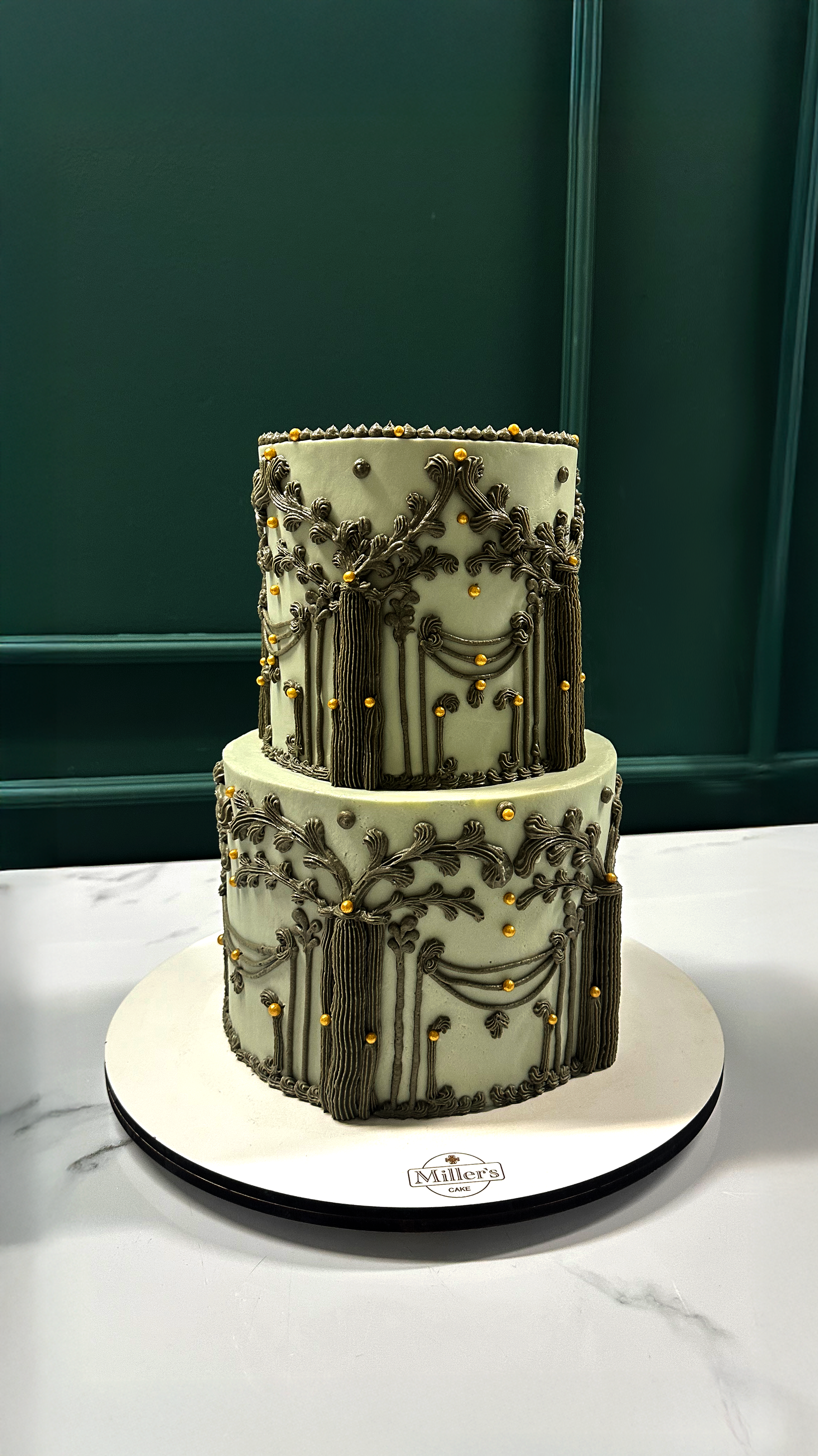Luxury Art Deco-Inspired Cake