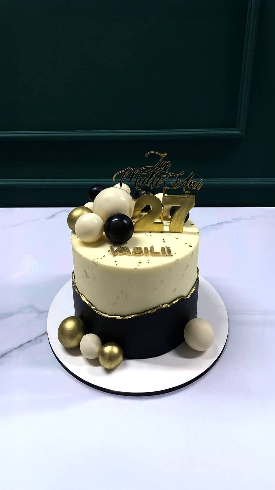 Black, White & Gold – A Modern Birthday Classic