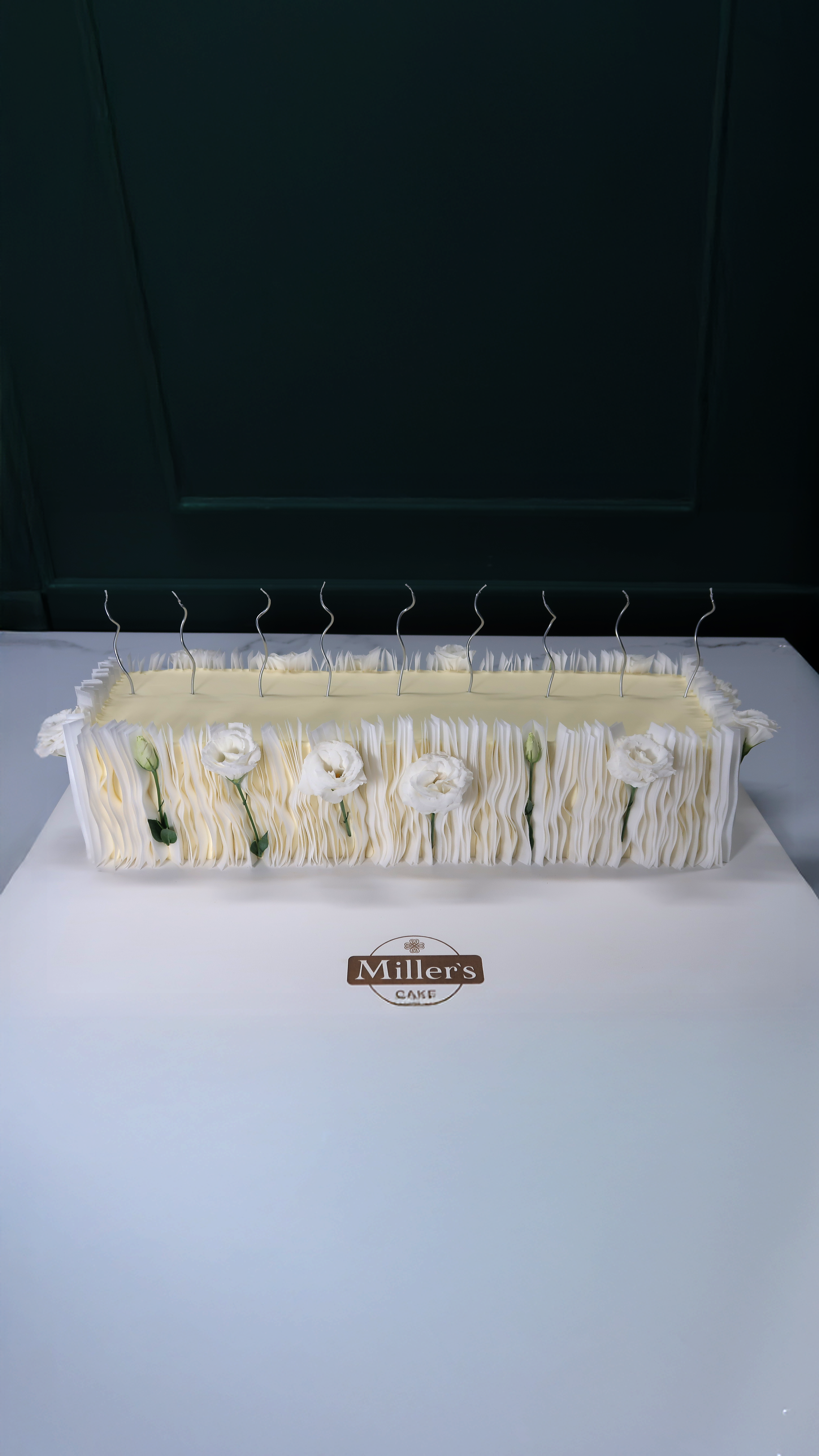 Linear Luxury Cake with Fresh Flowers