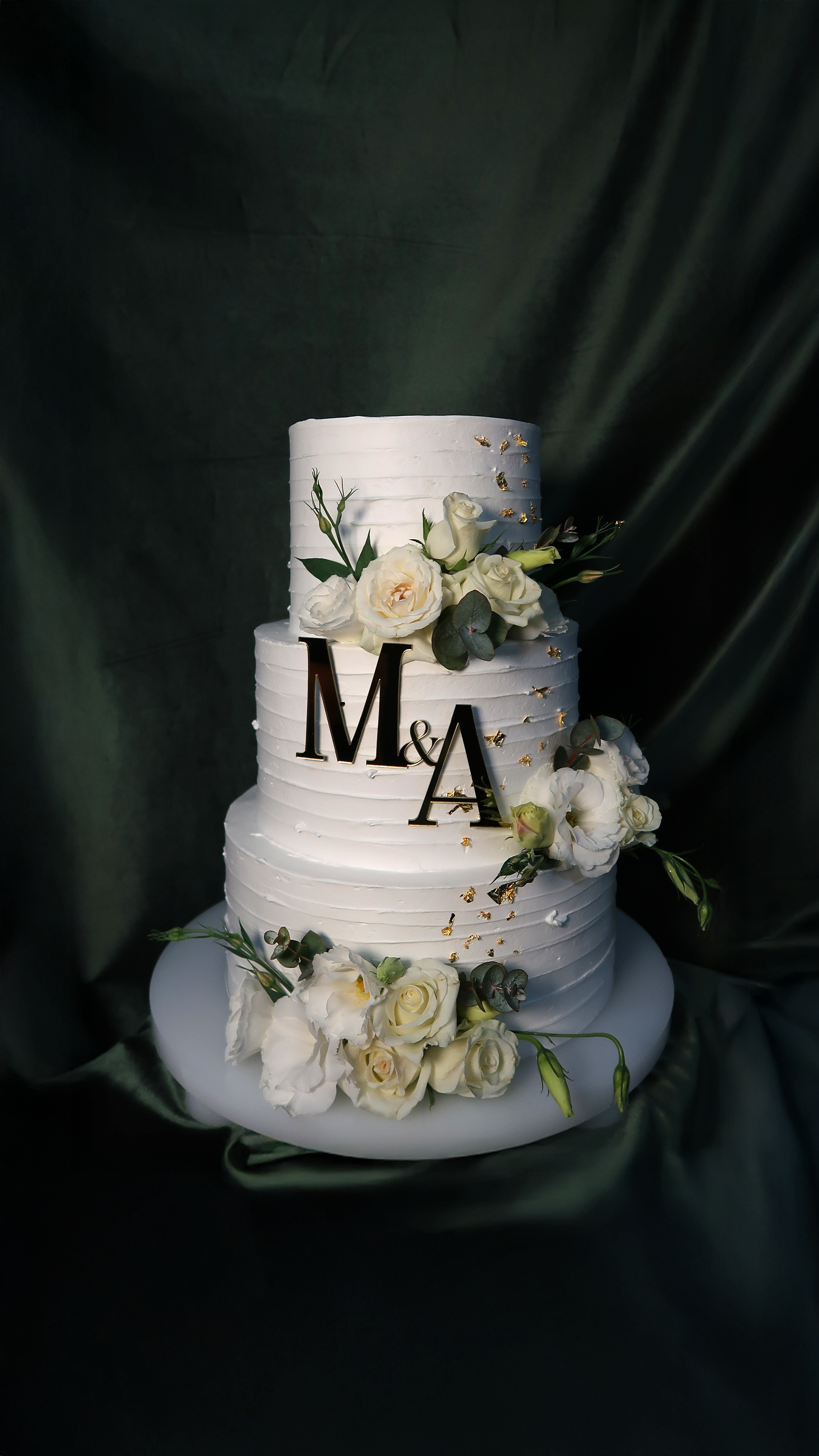 White on White – Roses & Romance