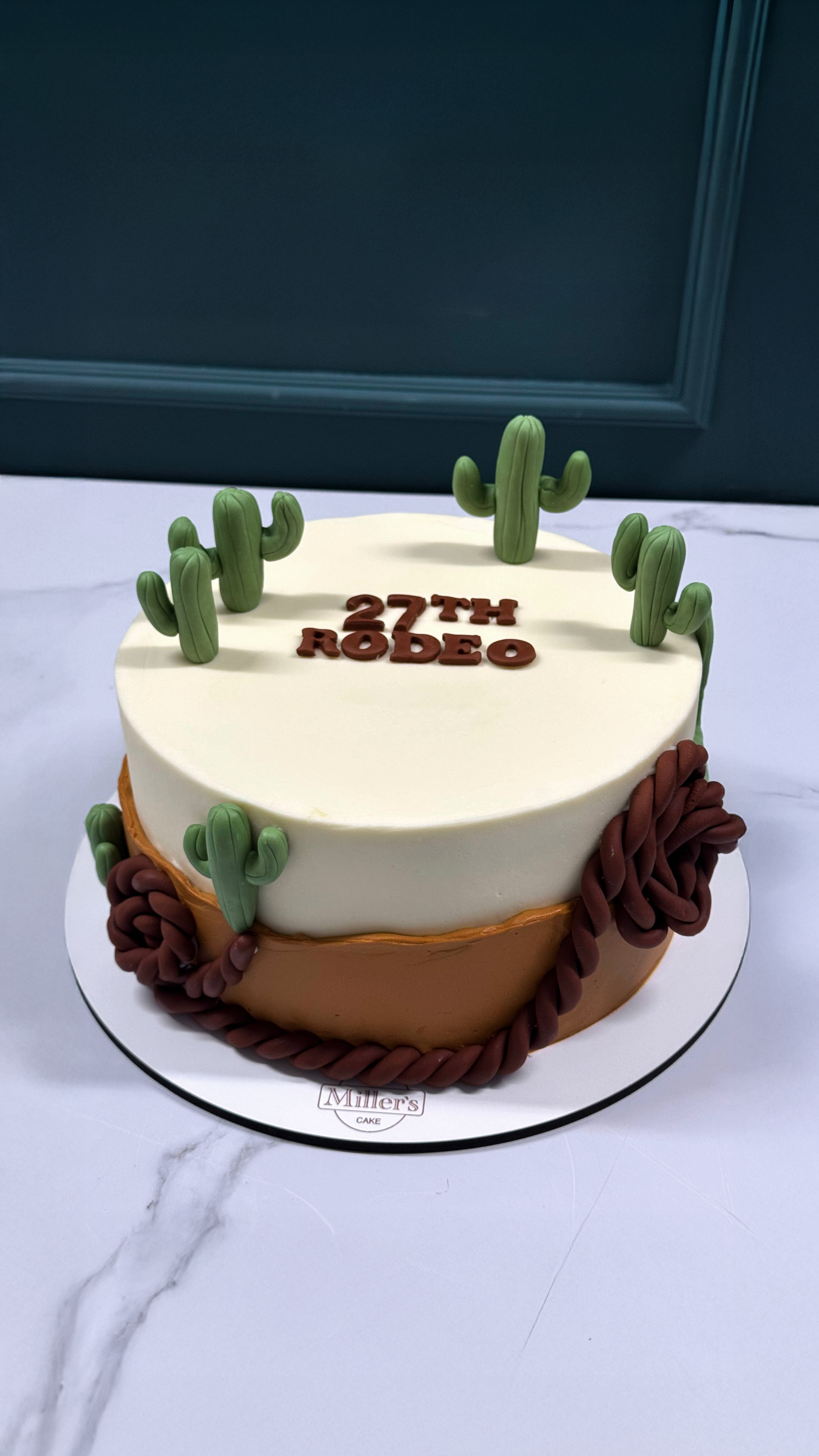 Desert Vibes: Cactus & Cream Cake