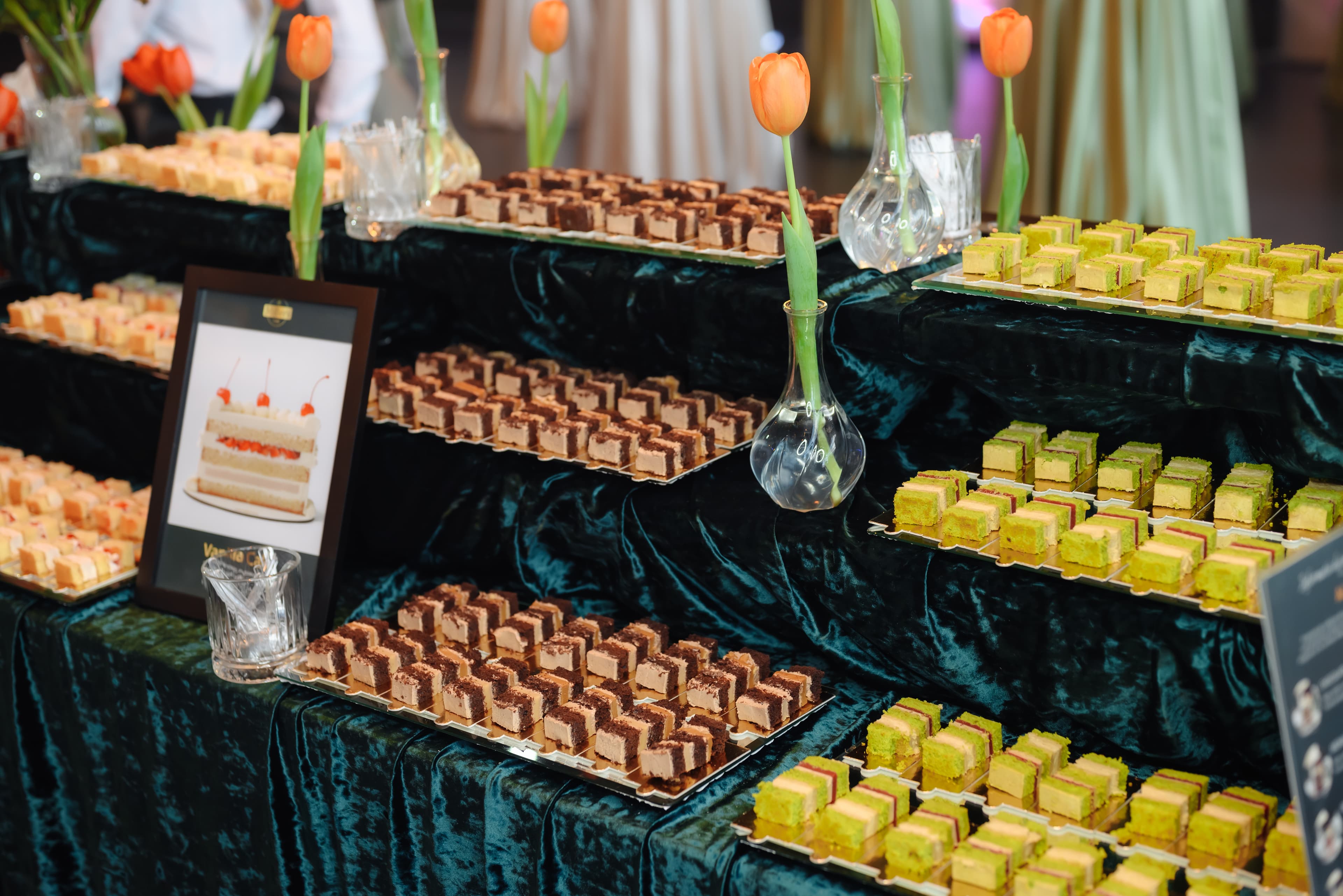 Cover Image for Mistakes to Avoid When Choosing a Cake for Your Event