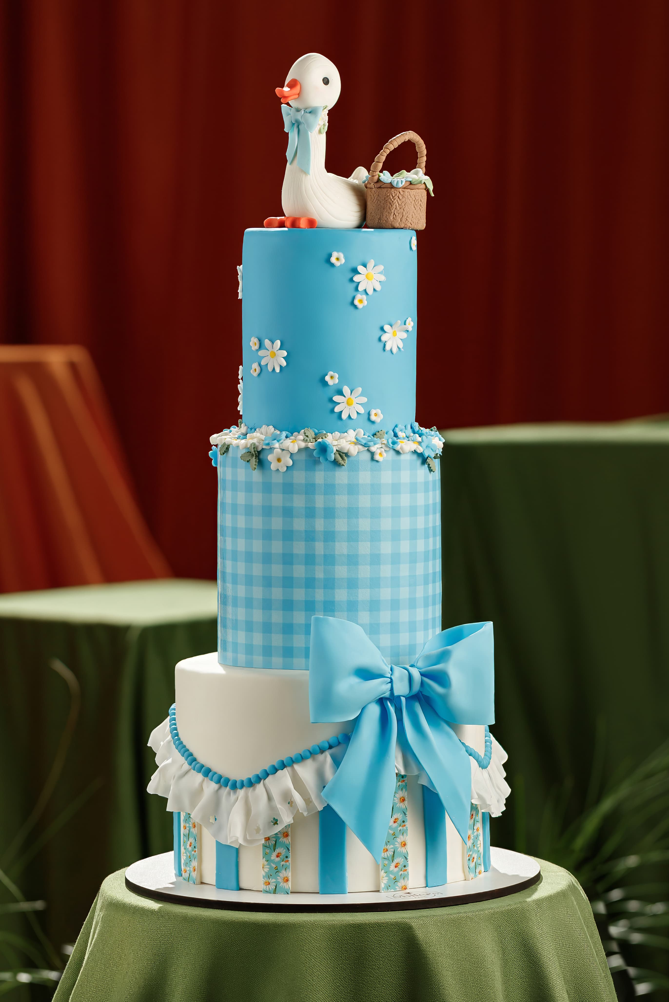 Blue Daisy Duck Cake