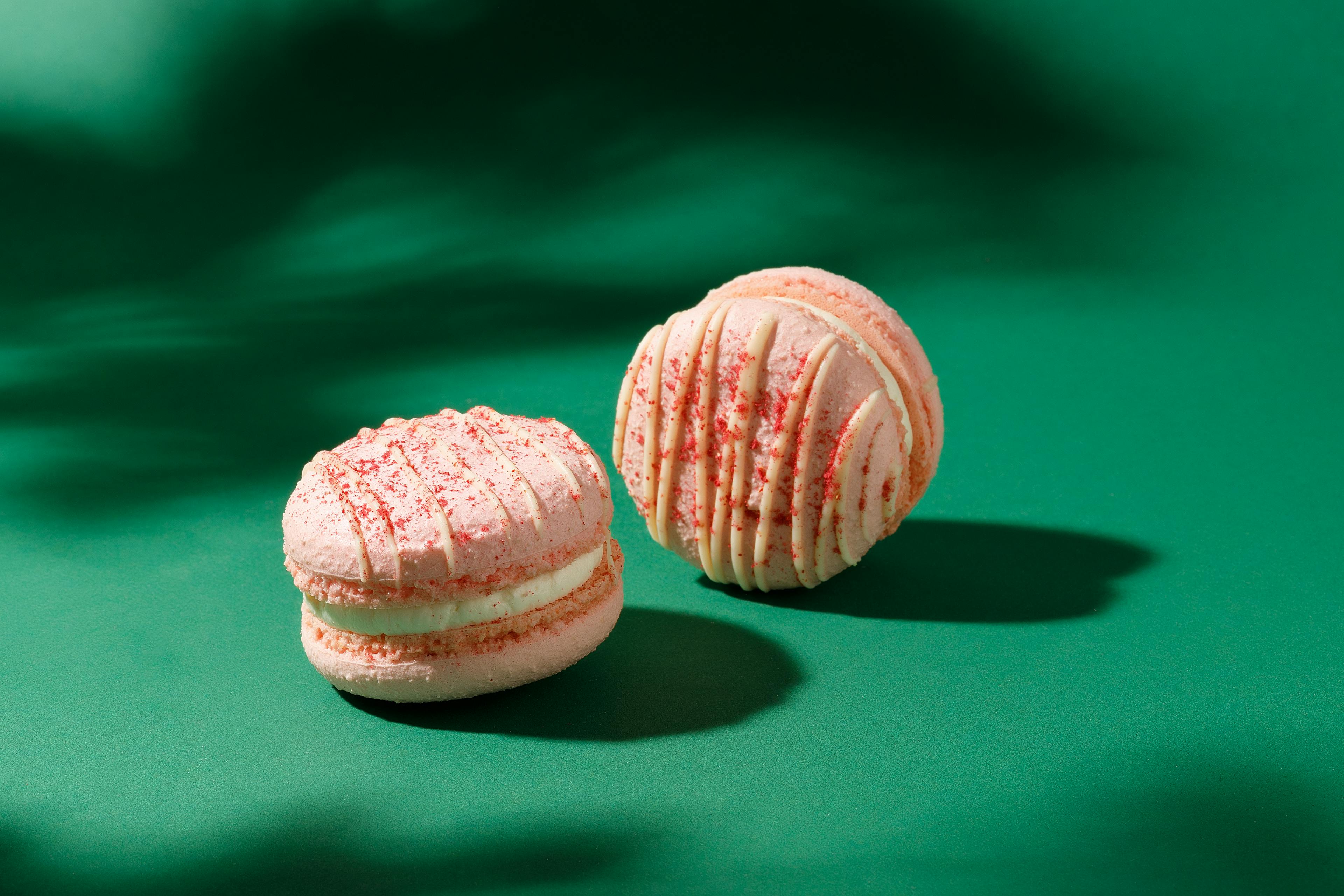 Raspberry macarons 