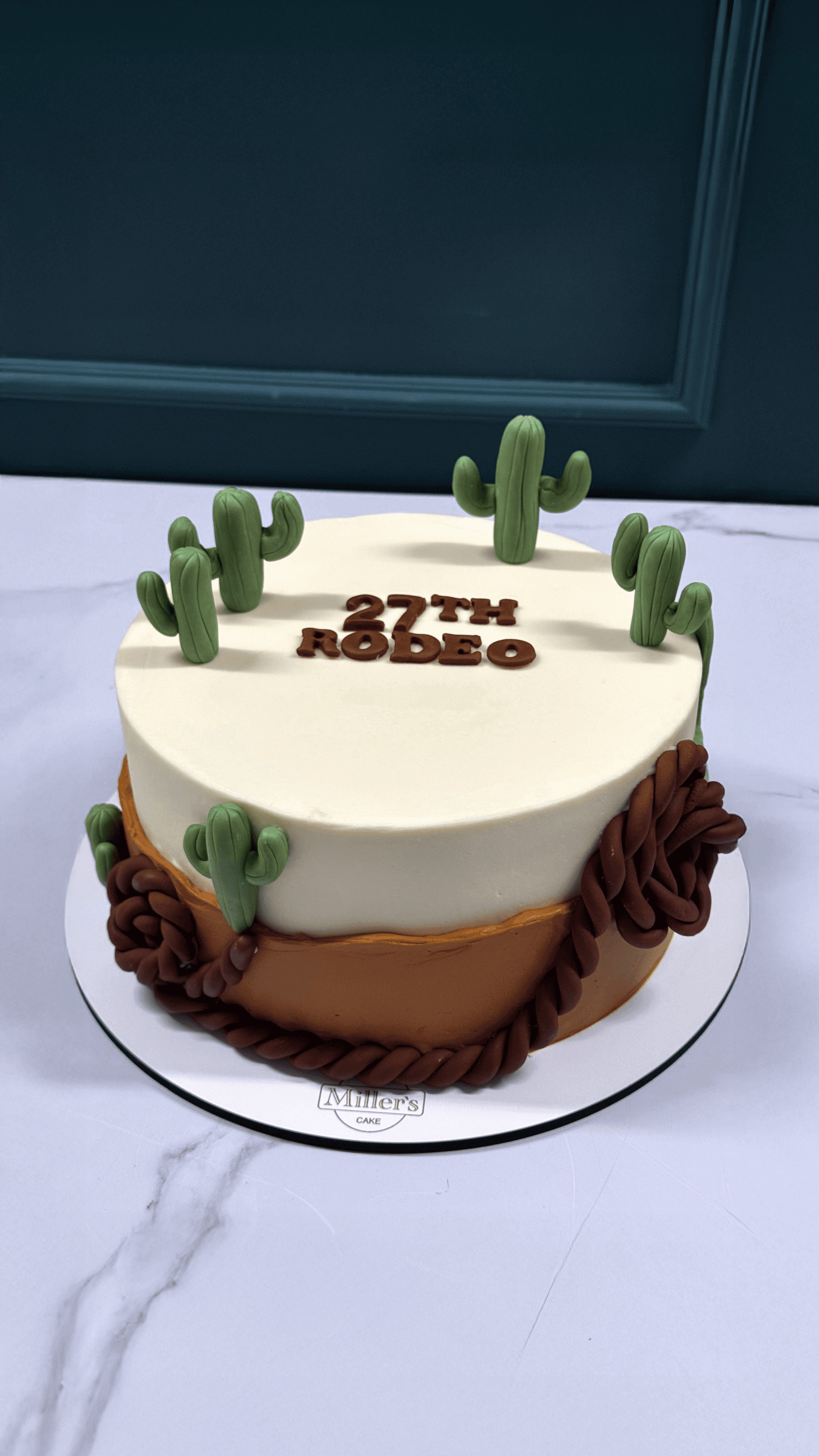 Desert Vibes: Cactus & Cream Cake