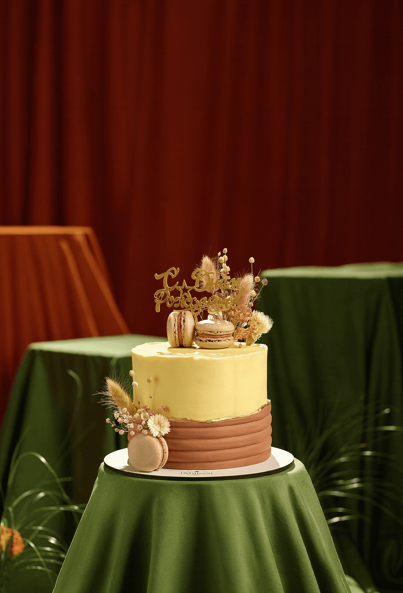 Golden Harmony – A Birthday Cake of Subtle Luxury