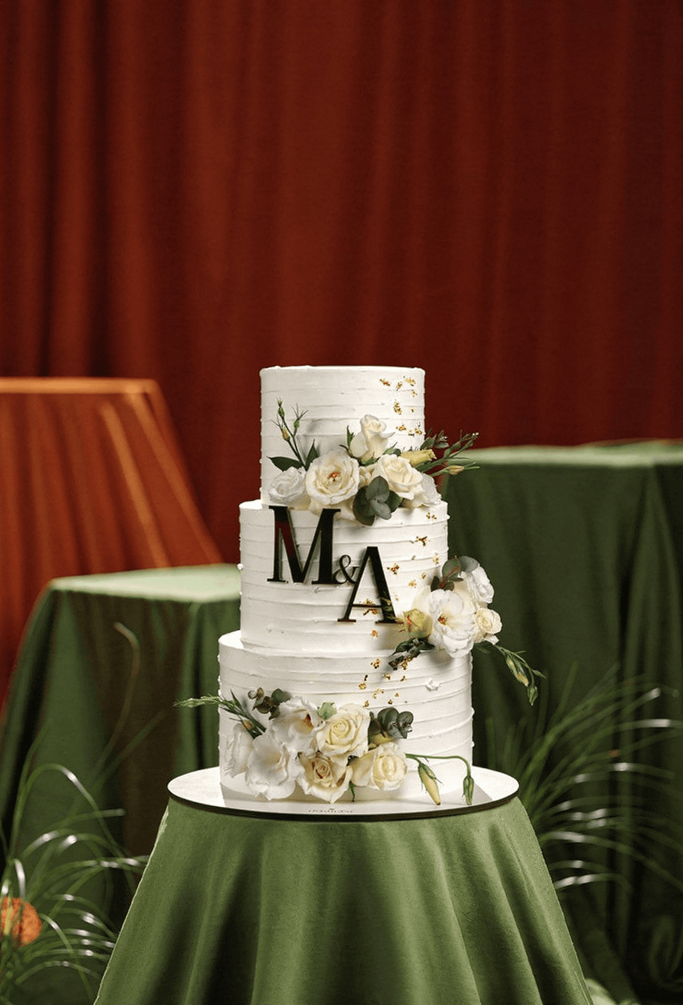 White on White – Roses & Romance