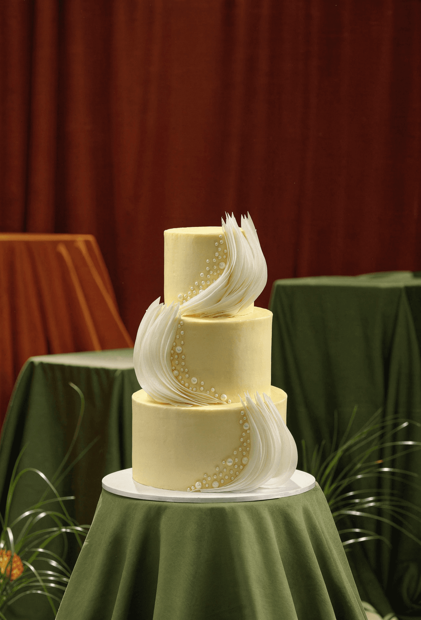 Art in Motion – The Pearl & Feather Cake