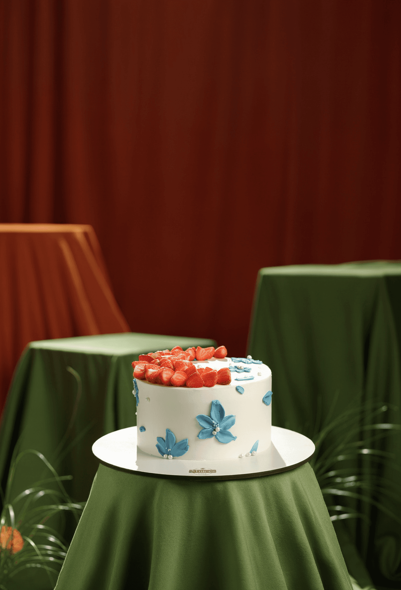 White Pearl & Berry Cake