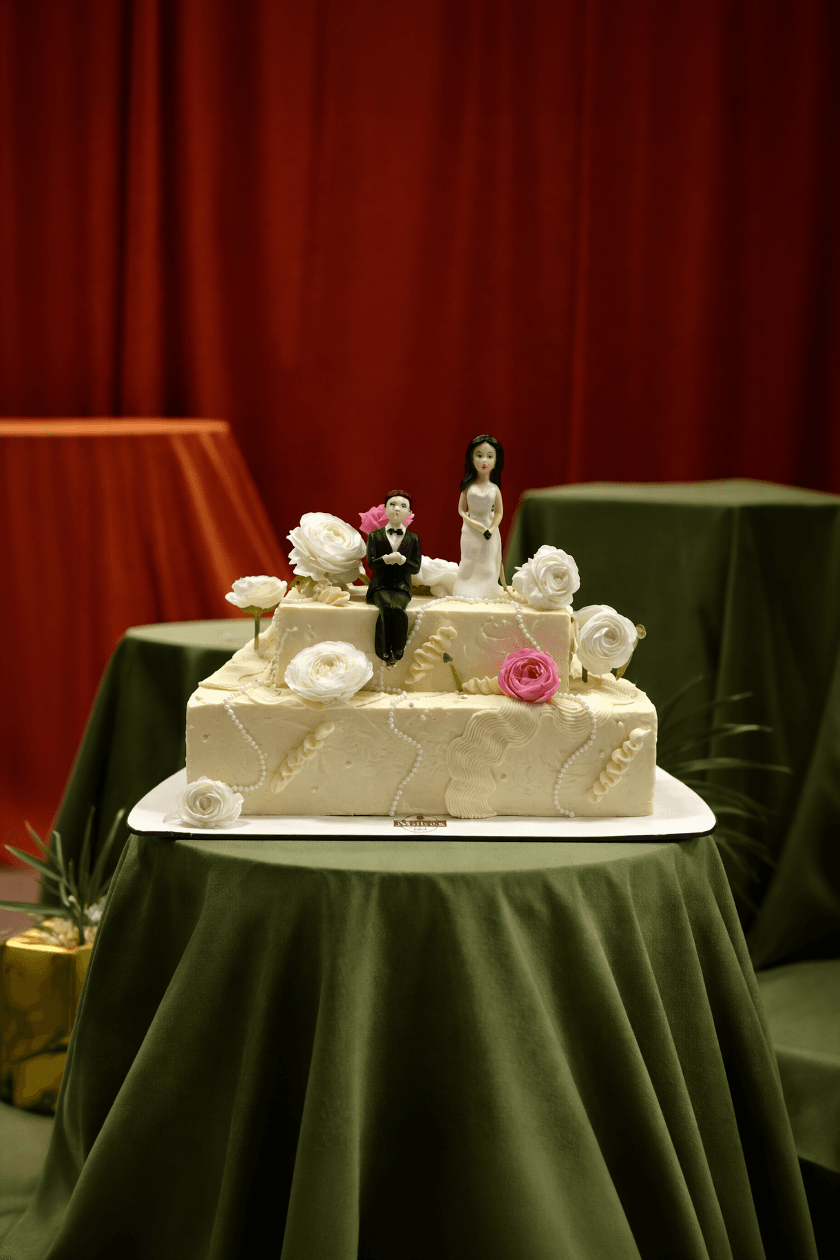 Bride & Groom Wedding Cake